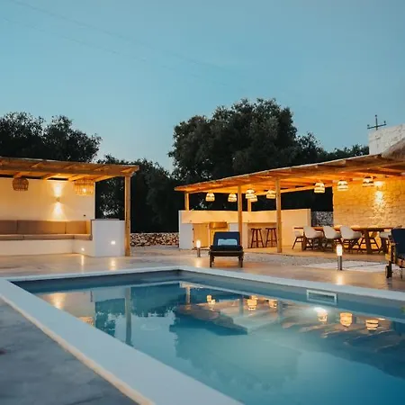 Andrea אוסטוני